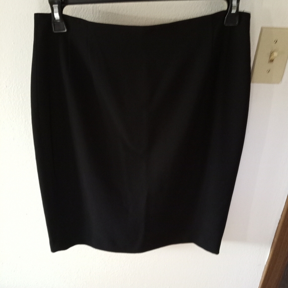 Black skirt - Picture 1 of 2